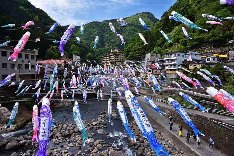 杖立温泉鯉のぼり祭り